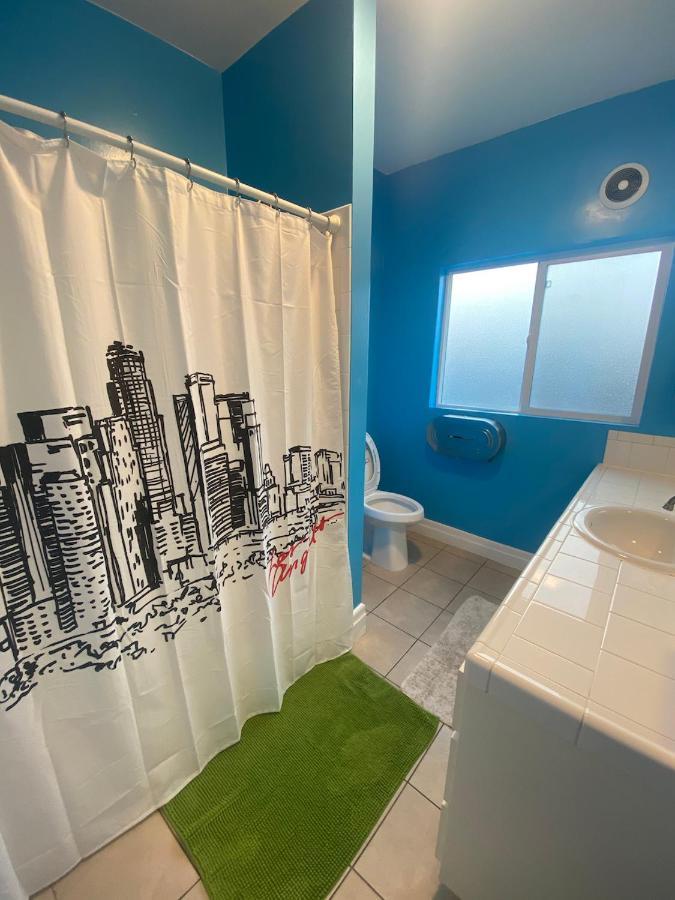 Private Large La Bedroom W Private Half-Bathroom - Ac - Wifi - Private Fridge Near Usc - Exposition Park - Usc Memorial Coliseum - Banc Of California Stadium - Downtown Los Angeles Dtla - University Of Southern California Usc! Dış mekan fotoğraf