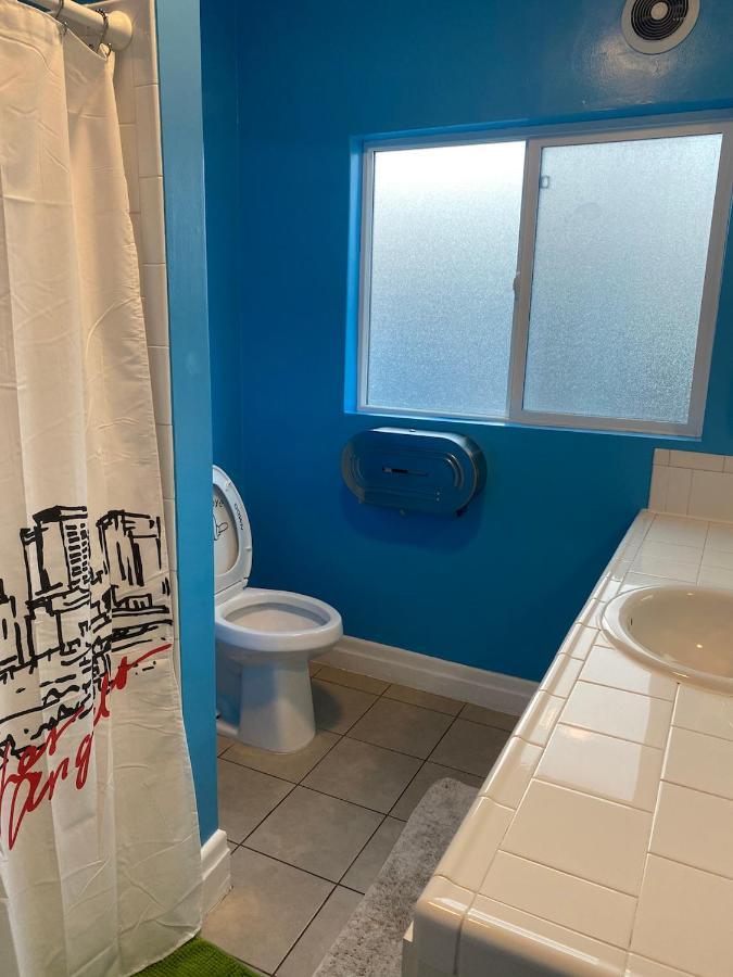 Private Large La Bedroom W Private Half-Bathroom - Ac - Wifi - Private Fridge Near Usc - Exposition Park - Usc Memorial Coliseum - Banc Of California Stadium - Downtown Los Angeles Dtla - University Of Southern California Usc! Dış mekan fotoğraf
