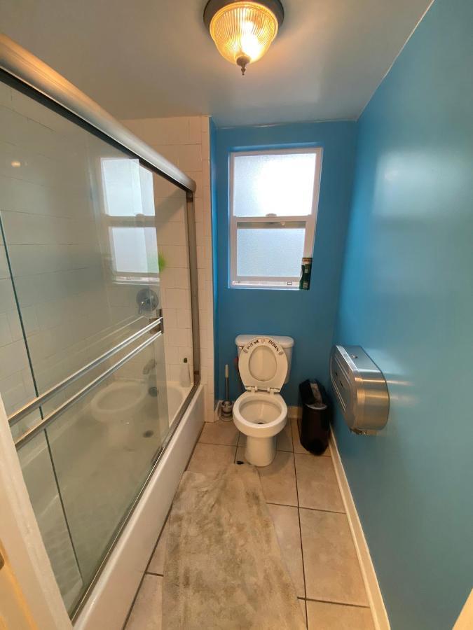 Private Large La Bedroom W Private Half-Bathroom - Ac - Wifi - Private Fridge Near Usc - Exposition Park - Usc Memorial Coliseum - Banc Of California Stadium - Downtown Los Angeles Dtla - University Of Southern California Usc! Dış mekan fotoğraf